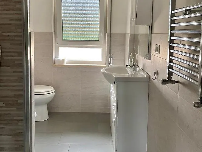 Tres Joli Bed & Breakfast 4*